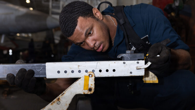 oar preparation — U.S. Navy photo (DVIDS)