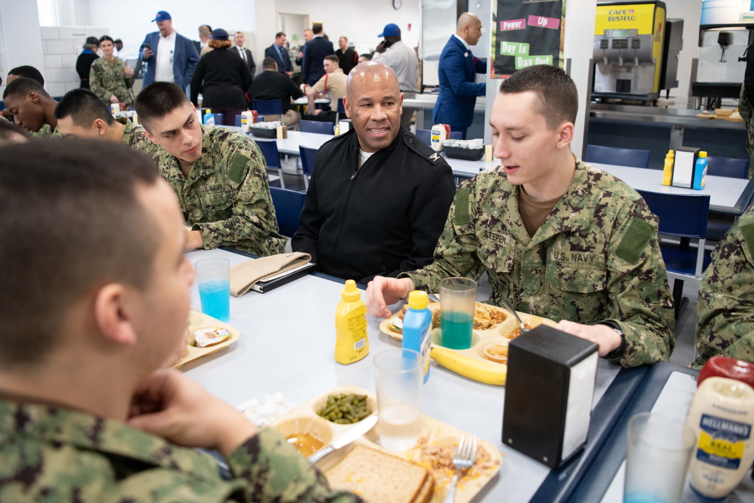 Recruit Training Command commanding officer eats with recruits